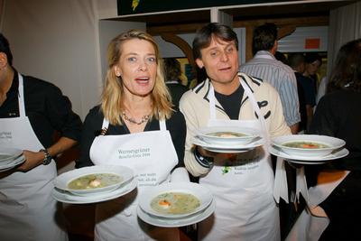 Tabaluga Charity Dinner 04.12.2004 Schauspielerin Barbara Rudnik + Wolfgang Bahro (GZSZ) bei der Wernesgruener-Tabaluga--stock-foto