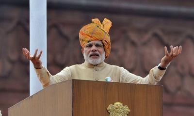 NEW DELHI, INDIA - AUGUST 15: Prime Minister Narendra Modi addresses the nation from the rampart of historical Red Fort-stock-foto