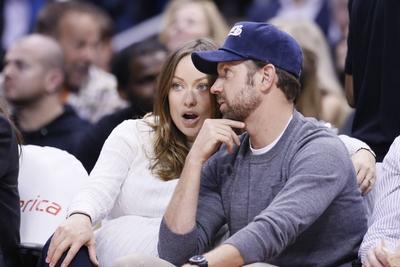 Olivia Wilde and Jason Sudeikis are seen courtside at the Staples Center Los Angeles USA during a-stock-foto