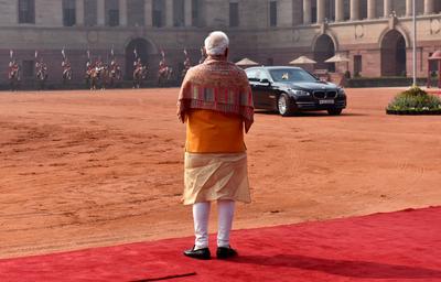 NEW DELHI, INDIA - FEBRUARY 8: Prime Minister Narendra Modi seen after Sri Lanka counterpart Mahinda Rajapaksa ceremoni-stock-foto