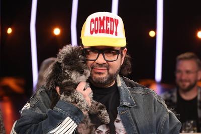 Oliver Polak, Entertainer, mit Hund Stanley zu Gast in der NDR Talk Show, Fototermin am 11.7.2025 vor der Aufzeichnung d-stock-foto