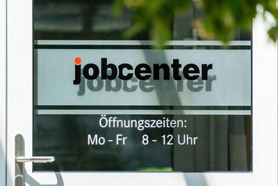 Bavaria, Germany - 28 June 2025: Entrance area of the job center with opening hours: Monday to Friday from 8 a.m. to 12-stock-foto