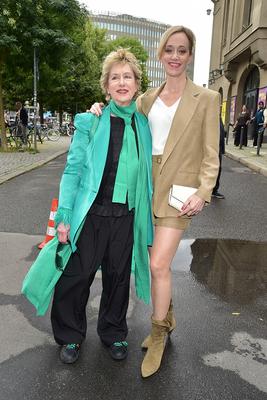Theater Premiere VANYA KOM?DIE-stock-foto