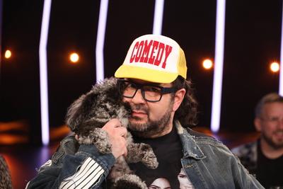 Oliver Polak, Entertainer, mit Hund Stanley zu Gast in der NDR Talk Show, Fototermin am 11.7.2025 vor der Aufzeichnung d-stock-foto