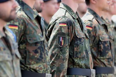 Angetretene Soldaten des J?gerbataillons 292 (JgBtl 292) der Bundeswehr in Donaueschingen. Das Bataillon geh?rt zur Deutsch-Franz?sischen Brigade (DF-Brigade). Am 20. Juli 2025 wurden Rekruten im Rahmen eines Feierlichen Gel?bnis ?ffentlich vereidigt. Symbolbild.-stock-foto