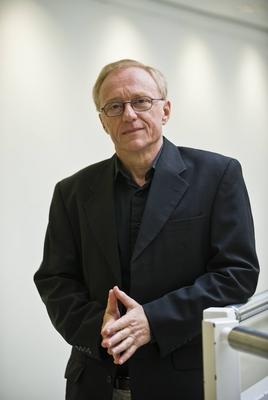 Bildnummer: 54519657  Datum: 07.10.2010  Copyright: imago/Sven SimonDavid GROSSMAN, Israel, Schriftsteller, Preistr?ger , Friedenspreis des Deutschen Buchhandels 2010 Frankfurter Buchmesse 2010 vom 06.10 - 10.10.2010 in Frankfurt / Main Kultur People Literatur kbdig xcb 2010 hoch Highlight premiumd Autor Book Fair Messe Expo Buch B?cher Lesen Buchhandel  Economy Konsumg?ter Consumer Goods Lekt?re Ausstellung Panoptikum Schau Datenbank o0 ShootingBildnummer 54519657 Date 07 10 2010 Copyright Imago Sven Simon David Grossman Israel Writer Prize winners Peace Prize the German Book trade 2010 Frankfurt Book Fair 2010 of 06 10 10 10 2010 in Frankfurt Main Culture Celebrities Literature Kbdig  2010 vertical Highlight premiumd Author Book Fair trade Fair EXPO Book Books read Book trade Economy Consumer goods Consumer Goods Reading Exhibition Panoptikum Review Database o0 Shooting-stock-foto