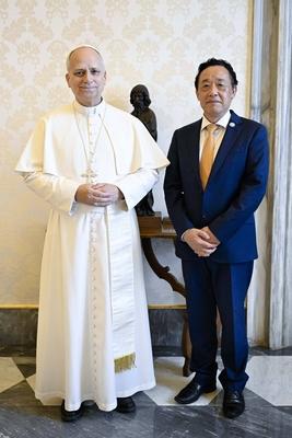 ITALY-VATICAN POPEPOPE LEO XIV RECEIVES IN PRIVATE AUDIENCE DR.QU DONGYU,DIRECTOR-GENERAL OF THE FOOD AND AGRICULTURE ORGANIZATION OF THE UNITED NATIONS (FAO)-stock-foto