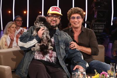 Oliver Polak, Entertainer, und Atze Schr?der, Comedian, zu Gast in der NDR Talk Show, Fototermin am 11.7.2025 vor der Au-stock-foto