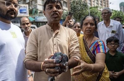 BMC Begins Covering Dadar Kabutarkhana To Enforce Pigeon Feeding Ban-stock-foto