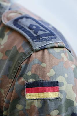 Bundeswehr-Uniform-stock-foto