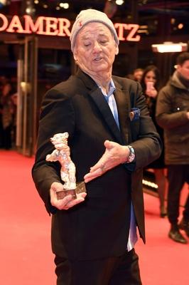 Bill Murray in Vertretung von Wes Anderson mit dem Silbernen B?ren f?r die Beste Regie bei Isle of Dogs - Ataris Reise-stock-foto