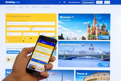 Adygea Adygea, Russia - January 16, 2018: The home page of the Internet booking of hotels booking.com on the screen the-stock-foto