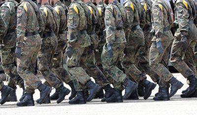 Soldaten des J?gerbataillons 292 (JgBtl 292) der Bundeswehr in Donaueschingen. Das Bataillon geh?rt zur Deutsch-Franz?sischen Brigade (DF-Brigade). Symbolbild.-stock-foto