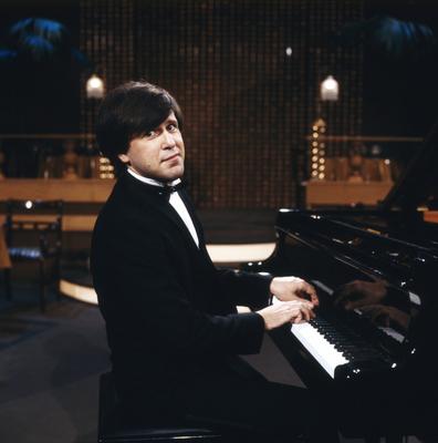ANDREI GAWRILOW Andrei Gawrilow, russischer Pianist, am Klavier circa 1984. Andrei Gawrilow, Russian pianist, on the pia-stock-foto