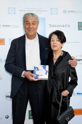 Das Kleine Herz im Zentrum Nino Cerruti mit Lebensgefaehrtin Sibylla Jahr bei der Charity Gala Das Kleine Herz im Zentru-stock-foto