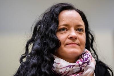 392. Verhandlungstag im NSU-Prozess Die Angeklagte Beate Zschaepe kommt am Dienstag (28.11.2017) im Landgericht in Muen-stock-foto