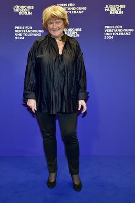 Preisverleihung fuer Verst?ndigung und Toleranz Monika Gr?tters Ankunft, blauer Teppichc zur Preisverleihung fuer Verst?-stock-foto