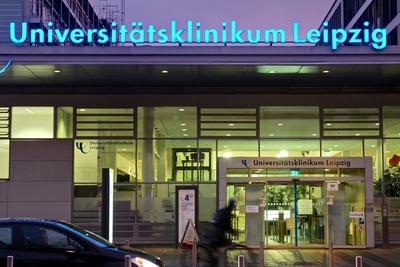 Leipzig, 30.12.2021 Eingang zum Universit?tsklinikum Leipzig in der Liebigstra?e Sachsen Deutschland *** Leipzig, 30 12-stock-foto