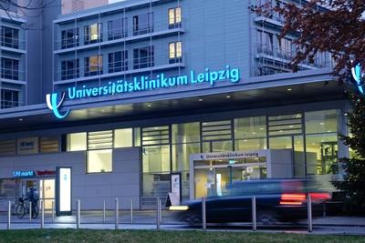 Leipzig, 30.12.2021 Eingang zum Universit?tsklinikum Leipzig in der Liebigstra?e Sachsen Deutschland *** Leipzig, 30 12-stock-foto