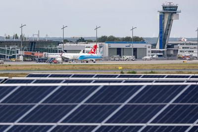 Inbetriebnahme der neuen Photovoltaikanlage am Albrecht D?rer Airport N?rnberg, N?rnberg, 05.08.2025-stock-foto