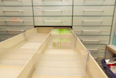 So stehen B?rstadts Apotheken zum Start der Grippewelle da  Immer wieder wurde in den letzten Monaten und Jahren ?ber Medikamentenmangel berichtet. Wie die Apotheken derzeit angesichts er sich steigernden Grippewelle da stehen, was fehlt und welche Medikamente ausreichend vorhanden sind.-stock-foto