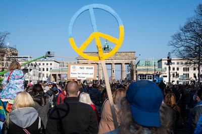 20.03.2022, Berlin, Deutschland, Europa - Friedenskundgebung und Benefiz-Konzert fuer die Ukraine unter dem Motto Sound-stock-foto