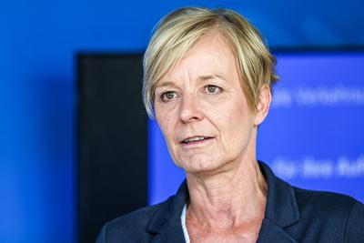 Sommerreise der Nieders?chsischen Innenministerin - Besuch der Polizeidirektion Hannover-stock-foto