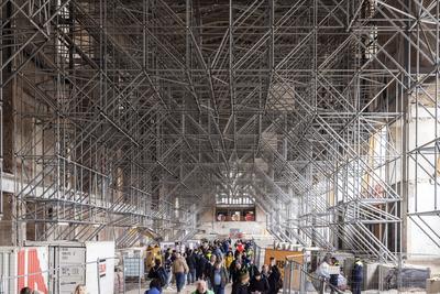 Tage der offenen Baustelle am neuen Hauptbahnhof. Vollst?ndig entkernt ist das Denkmal Bonatzbau. f?r 250 Millionen Euro-stock-foto