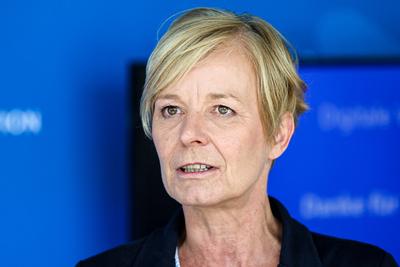 Sommerreise der Nieders?chsischen Innenministerin - Besuch der Polizeidirektion Hannover-stock-foto