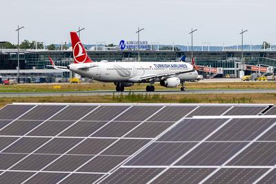 Inbetriebnahme der neuen Photovoltaikanlage am Albrecht D?rer Airport N?rnberg, N?rnberg, 05.08.2025-stock-foto