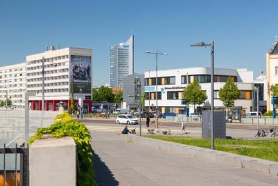Bayrischer Platz mit Universit?tsklinikum Leipzig Sachsen Deutschland *** Bayrischer Platz with U-stock-foto