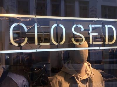 Logo der Modemarke CLOSED an einer Filiale in Hamburg 18 04 2018 *** Logo of the fashion brand CLOSE-stock-foto