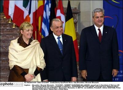 Bruxelles / Brussel /Brussels - 15/12/2001 - SOMMET EUROPEEN DE LAEKEN: accueil par la Secrétaire d Etat aux Aff. Etr. A-stock-foto