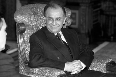 Bildnummer: 53958165  Datum: 12.04.1996  Copyright: imago/sepp spieglStaatspr?sident Ion Iliescu (Rum?nien) in Bukarest, Personen; 1996 sw Politik; , quer, Kbneg, Einzelbild,  , PeopleBildnummer 53958165 Date 12 04 1996 Copyright Imago Sepp Spiegl State President Ion Iliescu Romania in Bucharest People 1996 black and white politics horizontal Kbneg Single Celebrities-stock-foto