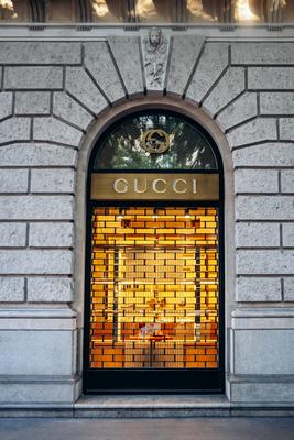 Budapest, Ungarn - 10. August 2024: Fassade des Gucci-Gesch?fts im Zentrum von Budapest-stock-foto