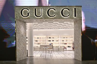 Flughafen Shop Gucci, Abu Dhabi, VAE, 08.06.2024 *** Airport Shop Gucci, Abu Dhabi, UAE, 08 06 2024 PUBLICATIONxNOTxINxS-stock-foto