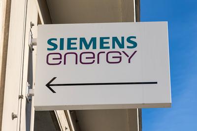 Unternehmen in N?rnberg, 03.11.2024 Schild von Siemens Energy, das an einer Au?enwand befestigt ist. Der Schriftzug Siem-stock-foto