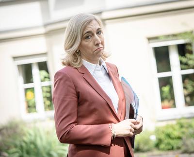 Bundesgesundheitsministerin Nina Warken besucht das Pflege und -Seniorenzentrum St. Elisabeth-Stift der Stephanus-Stiftung in Berlin-stock-foto