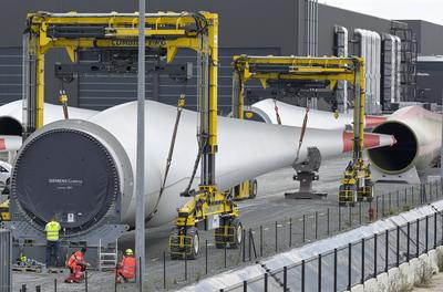 France, offshore wind power FRANCE, Le Havre port, Siemens Gamesa renewable energy SGRE production site for wind turbine-stock-foto
