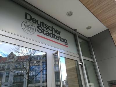 Deutscher Städtetag (Altes Logo), Berlin, Deutschland, am 09.02.2019 *** German Association of Cities Old Logo , Berlin,-stock-foto