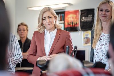 Bundesgesundheitsministerin Nina Warken besucht das Pflege und -Seniorenzentrum St. Elisabeth-Stift der Stephanus-Stiftung in Berlin-stock-foto