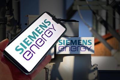 FOTOMONTAGE. Themenfoto Siemens Energy Logo am Umspannwerk Landsham *** PHOTOMONTAGE Theme photo Siemens Energy logo at-stock-foto