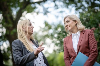 Bundesgesundheitsministerin Nina Warken besucht das Pflege und -Seniorenzentrum St. Elisabeth-Stift der Stephanus-Stiftung in Berlin-stock-foto
