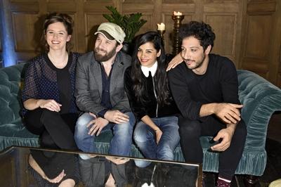 Emily Cox Christian Ulmen Collien Ulmen Fernandes und Fahri Yardim beim Photocall zur maxdome TV S-stock-foto