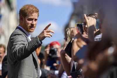 Prinz Harry und Meghan in D?sseldorf Prinz Harry und Meghan, der Herzog und die Herzogin von Sussex, kommen am 6. Septe-stock-foto