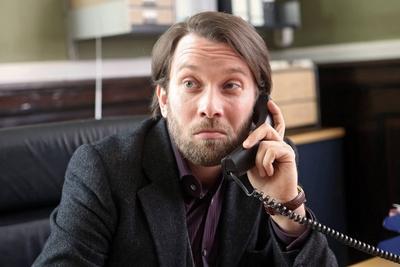 Bildnummer: 59564300  Datum: 24.04.2013  Copyright: imago/STAR-MEDIAMDR - Tatort Die fette Hoppe . Schauspieler Christian Ulmen w?hrend eines Set- und Pressetermins zum MDR - Tatort Die fette Hoppe am 24.04.2013 in Weimar. Entertainment People TV Film xcb x0x 2013 quer 2013 Portrait Portraits quer Querformat ARD Das Erste Deutschland Dreharbeiten Fernsehen Krimi Kriminalfilm Kultur Kunst MDR Mitteldeutscher Rundfunk Person Personen Schauspiel Set Settermin TATORT Th?ringen TV Unterhaltung Weimar  59564300 Date 24 04 2013 Copyright Imago Star Media MDR Crime scene the Fats Hoppe Actor Christian Elms during a Set and Press call to MDR Crime scene the Fats Hoppe at 24 04 2013 in Weimar Entertainment Celebrities TV Film  x0x 2013 horizontal 2013 Portrait Portraits horizontal Landscape ARD the First Germany Shooting Television Mystery Kriminalfilm Culture Art MDR resources Broadcasting Person People Acting Set Settermin Crime scene Thuringia TV Entertainment Weimar-stock-foto