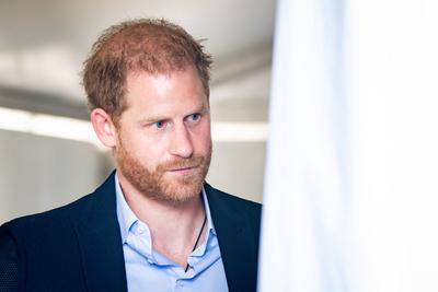 Prinz Harry zu Besuch bei den Invictus Games 2023 in Duesseldorf Prinz Harry, Duke of Sussex im Portrait im Gespraech mi-stock-foto