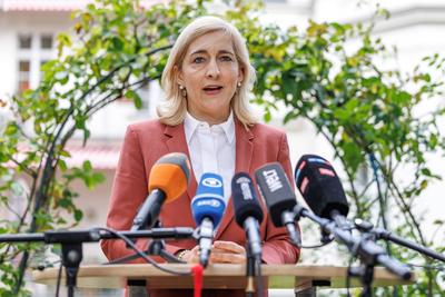 Statement Bundesgesundheitsministerin Nina Warken im St. Elisabeth-Stift-stock-foto