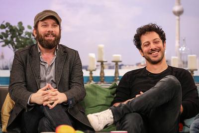 Christian Ulmen und Fahri Yardim / Jerks Das Sat.1 Fr?hst?cksfernsehen stellt im Studio die Serie JERKS vor. jerks. ist-stock-foto