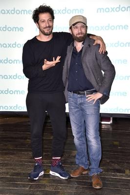 Fahri Yardim und Christian Ulmen beim Photocall zur maxdome TV Serie Jerks im Soho House Berlin 18-stock-foto